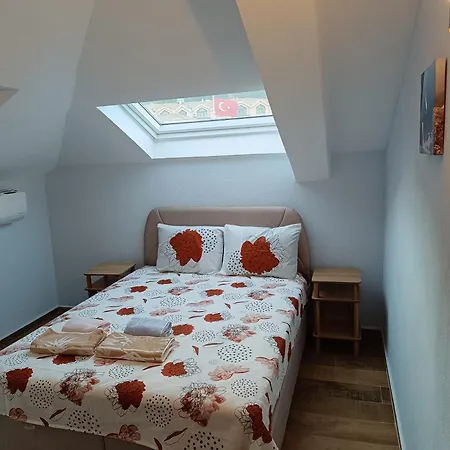 Mihenk アパートホテル トゥルンチュ